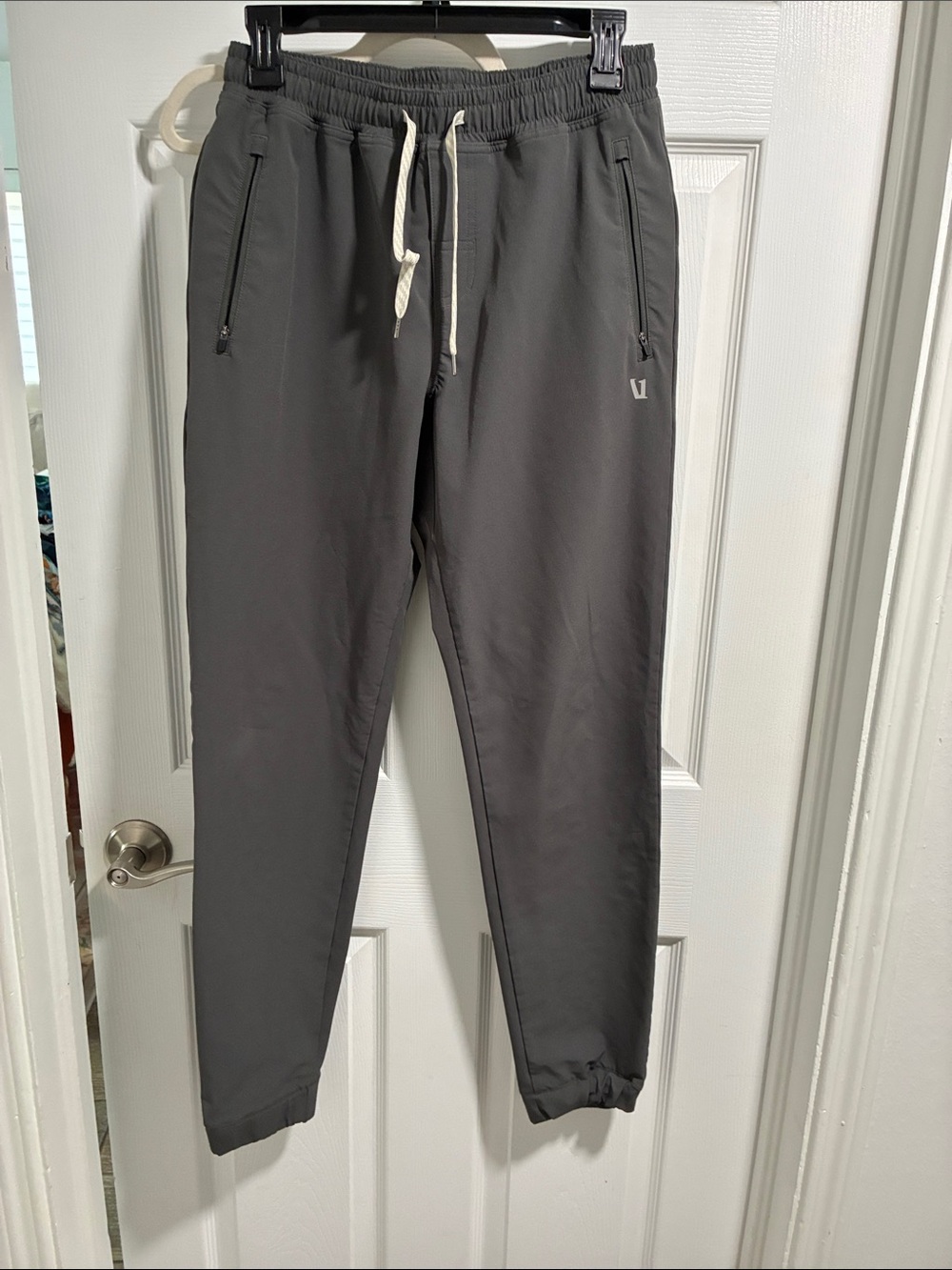 Vuori Men's Charcoal Gray Jogger Pants with Drawstring - Picture 1 of 5